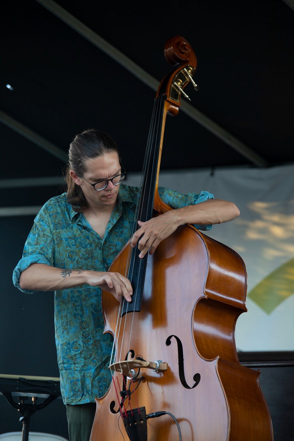 a picture of David playing at the Nigran Jazz Festival, wearing a light blue patterned shirt